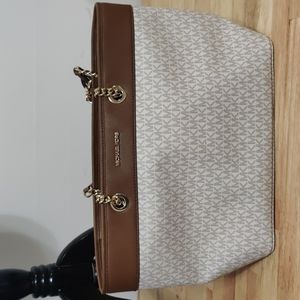 Mk Shania Large EW Chain Tote Vanilla and gold hardware Gold tone logo hardware